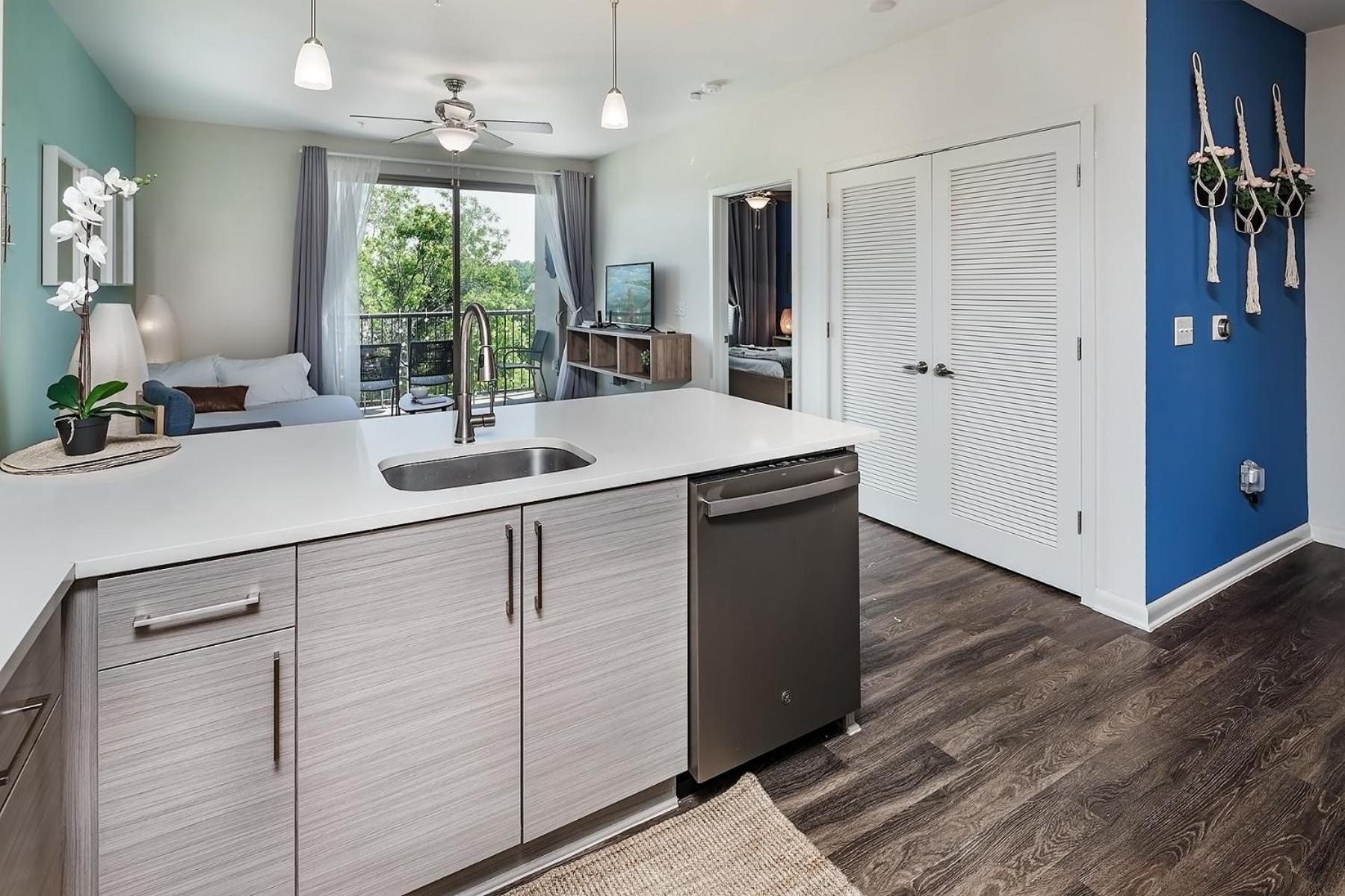 שרלוט Uptown 4Th Ward Luxury Apt Year-Round Pool מראה חיצוני תמונה